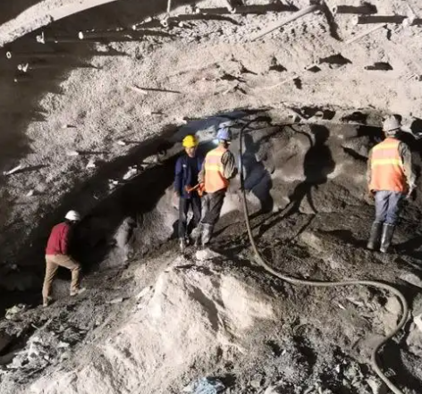 那曲隧道拱顶带模注浆料，微膨胀注浆料的特点及施工工艺